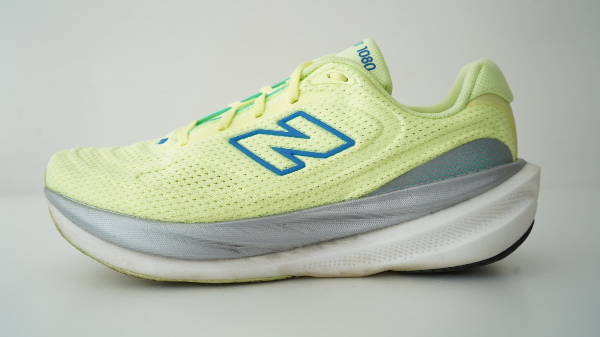「ニューバランス『1080v15』徹底レビュー！新素材『Infinion フォームミッドソール』を採用した、ランニングから普段使いまで活躍する一足」の画像