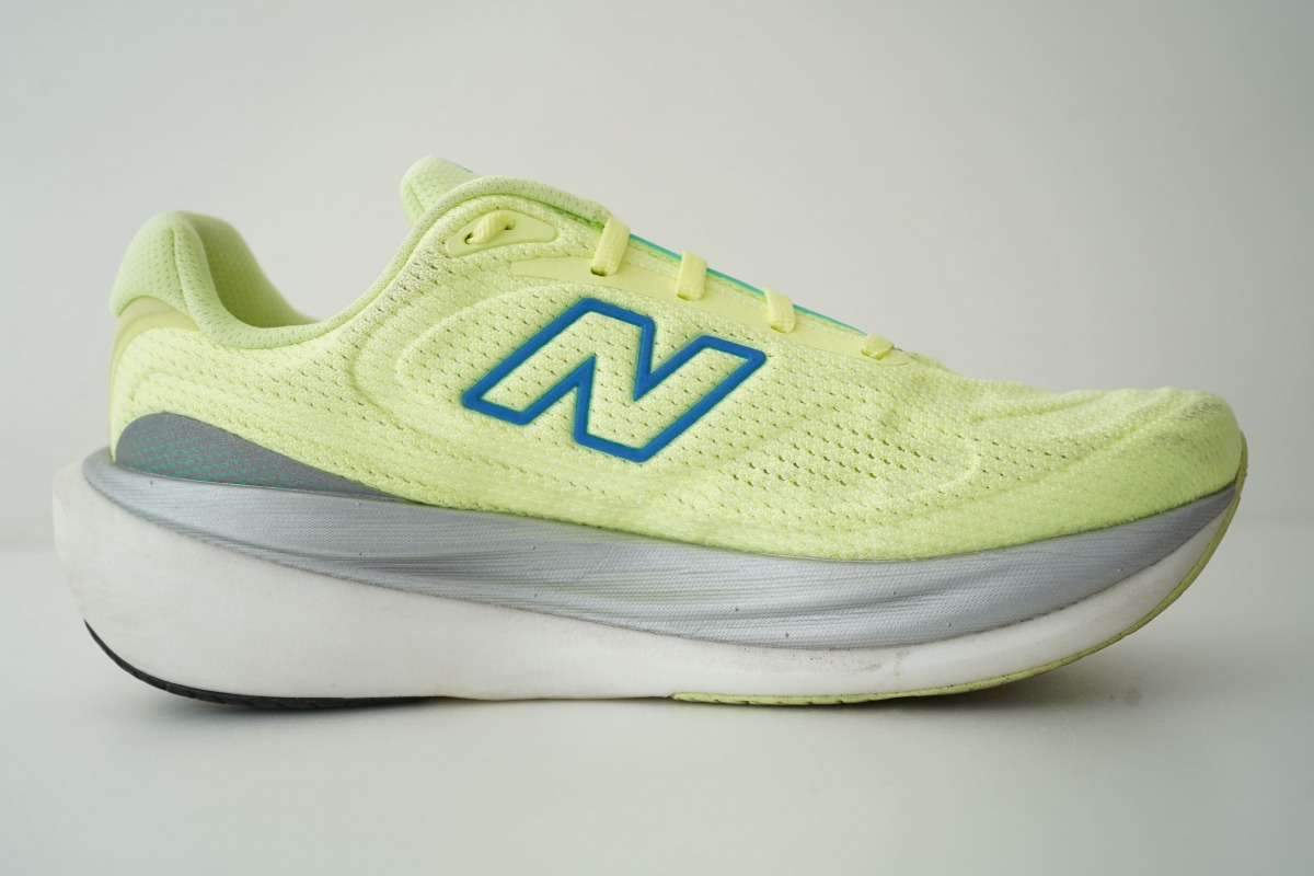 「ニューバランス『1080v15』徹底レビュー！新素材『Infinion フォームミッドソール』を採用した、ランニングから普段使いまで活躍する一足」の画像