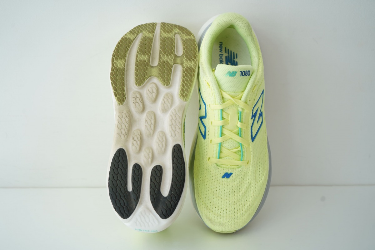 「ニューバランス『1080v15』徹底レビュー！新素材『Infinion フォームミッドソール』を採用した、ランニングから普段使いまで活躍する一足」の画像