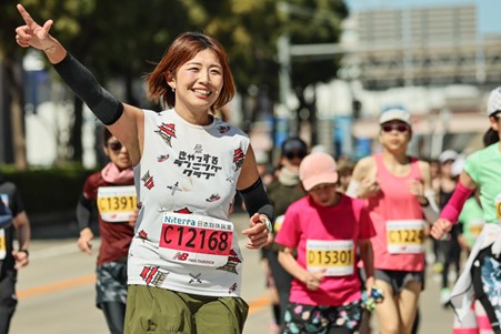 「3人育児×ランニングを両立。約10万人に支持される“ランニングインフルエンサー”きゃっするひとみーさんが語る、走り続ける理由とサブ4への秘訣」の画像