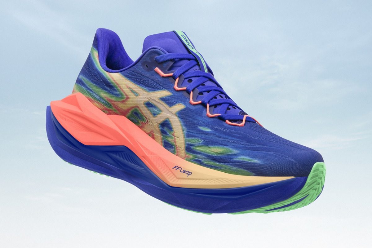 「アシックスの軽やかに弾むような反発性を追求したランニングシューズ「SUPERBLAST 3」が登場！」の画像