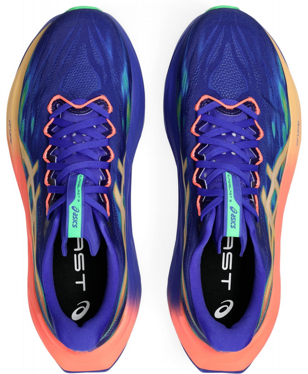 「アシックスの軽やかに弾むような反発性を追求したランニングシューズ「SUPERBLAST 3」が登場！」の画像