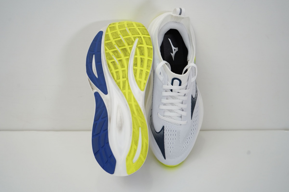 「ミズノ『NEO ZEN（ミズノ ネオゼン）2』徹底レビュー！さまざまなシーンで軽快に走れるデイリートレーナー」の画像