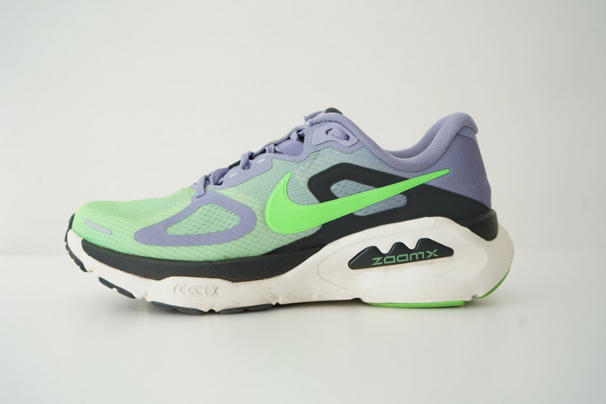 「ナイキ『ストラクチャー プラス』徹底レビュー!シリーズ史上最厚ミッドソールと安定性を兼ね備えた注目シューズ」の画像