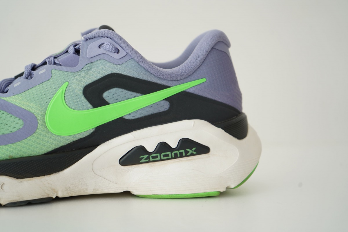 「ナイキ『ストラクチャー プラス』徹底レビュー!シリーズ史上最厚ミッドソールと安定性を兼ね備えた注目シューズ」の画像