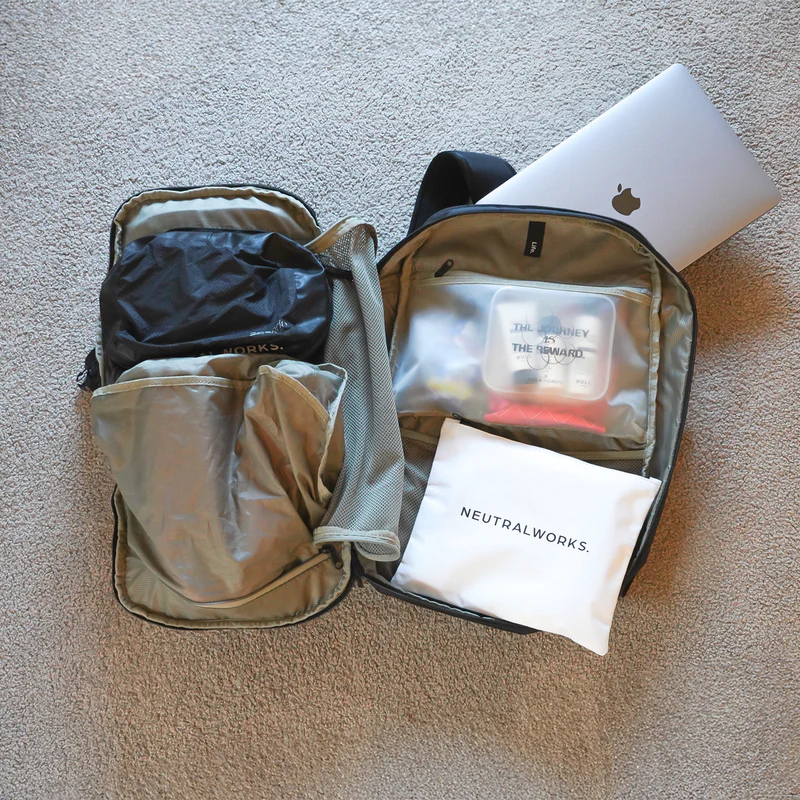 「ランナーのバッグには何が入っている?遠征時の持ち物を公開『What's in my bag?』Runtrip編集部・ヤーリー編」の画像