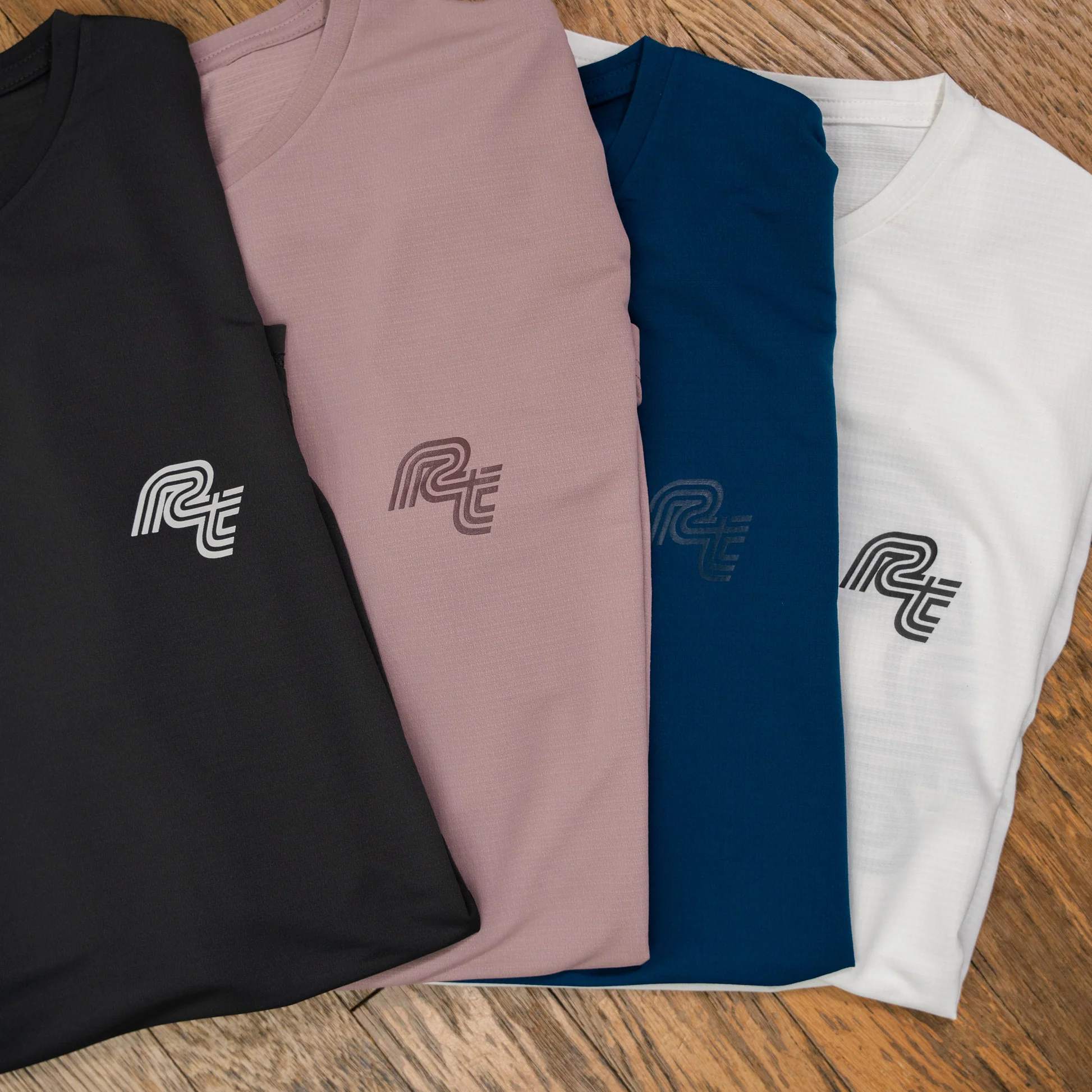 「マラソンシーズンに活躍！Runtrip新作『Performance Line』は超軽量で吸汗速乾性を備えたランニングウェア！」の画像