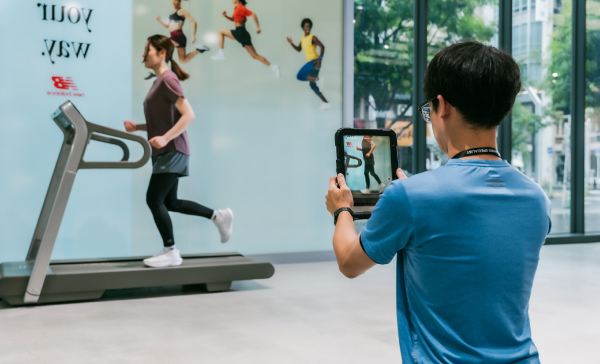 「ニューバランスが「名古屋ウィメンズマラソン 2026」マラソンEXPO会場限定モデルの『Fresh Foam X 860 v15』を発売！」の画像