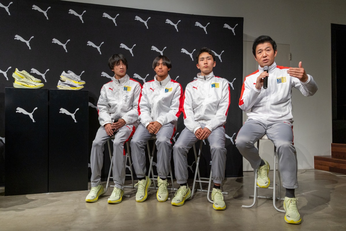 「さらに軽量化したプーマのレースシューズ「ディヴィエイト ニトロ エリート 4」。箱根駅伝ランナーも「軽さが全然違う」と絶賛」の画像