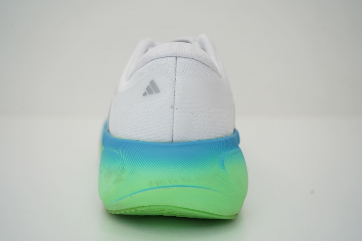 「アディダス『スーパーノヴァ ライズ 3』徹底レビュー!ジョギングから流し、サブ4ランナーのレースまでカバーするデイリートレーナー」の画像