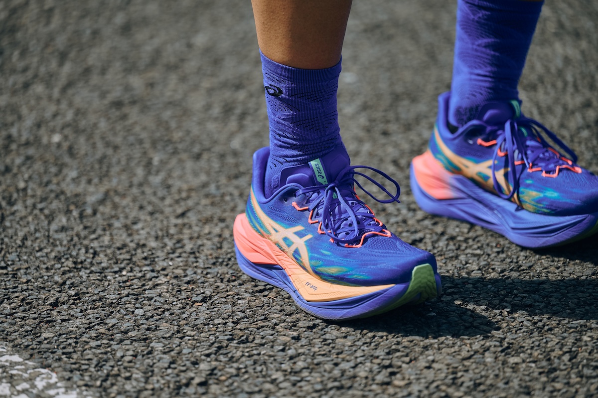 「軽やかに弾むような走りを。アシックス「SUPERBLAST 3」がマラソンでステップアップしたいランナーを後押しする一足に」の画像