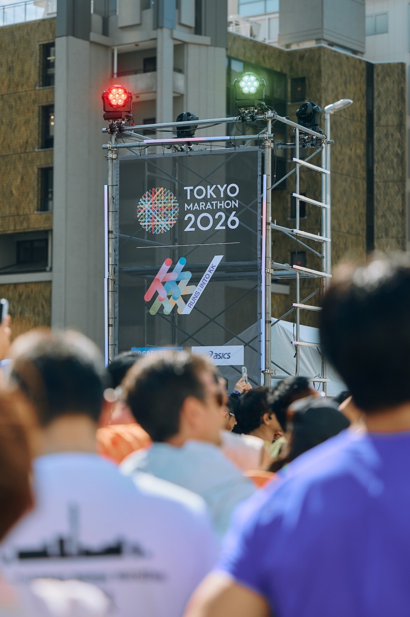 「軽やかに弾むような走りを。アシックス「SUPERBLAST 3」がマラソンでステップアップしたいランナーを後押しする一足に」の画像