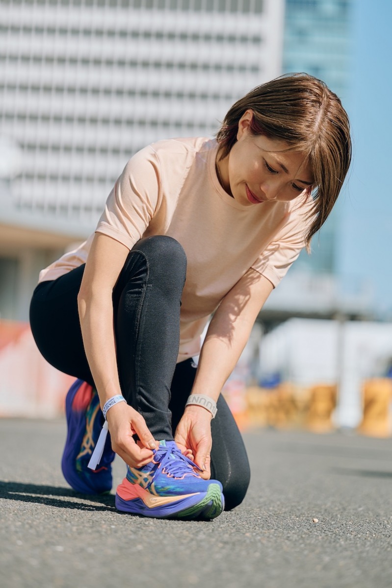 「軽やかに弾むような走りを。アシックス「SUPERBLAST 3」がマラソンでステップアップしたいランナーを後押しする一足に」の画像