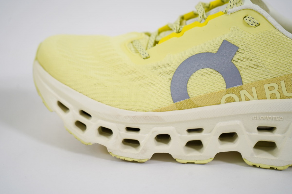「On『クラウドモンスター 3』徹底レビュー！機能性・デザイン性を兼ね備えた、オーソドックスなデイリートレーナー」の画像