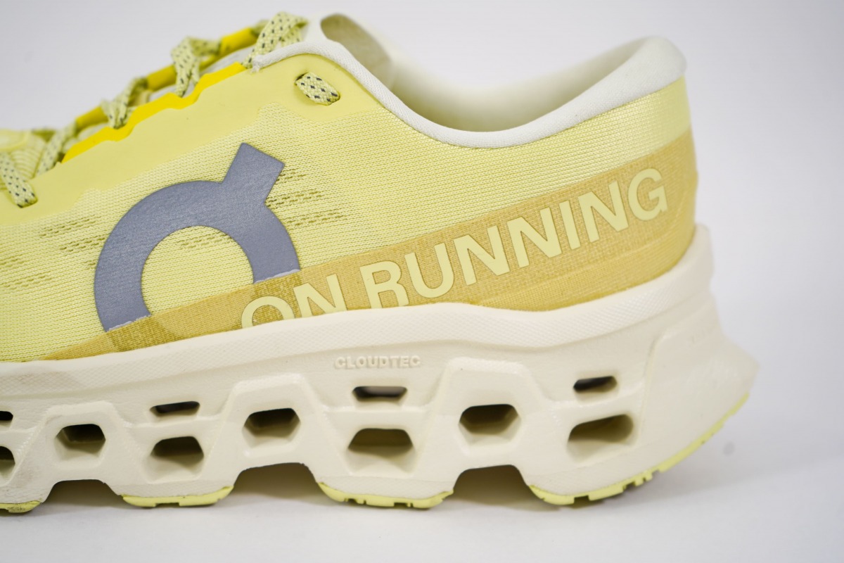 「On『クラウドモンスター 3』徹底レビュー！機能性・デザイン性を兼ね備えた、オーソドックスなデイリートレーナー」の画像