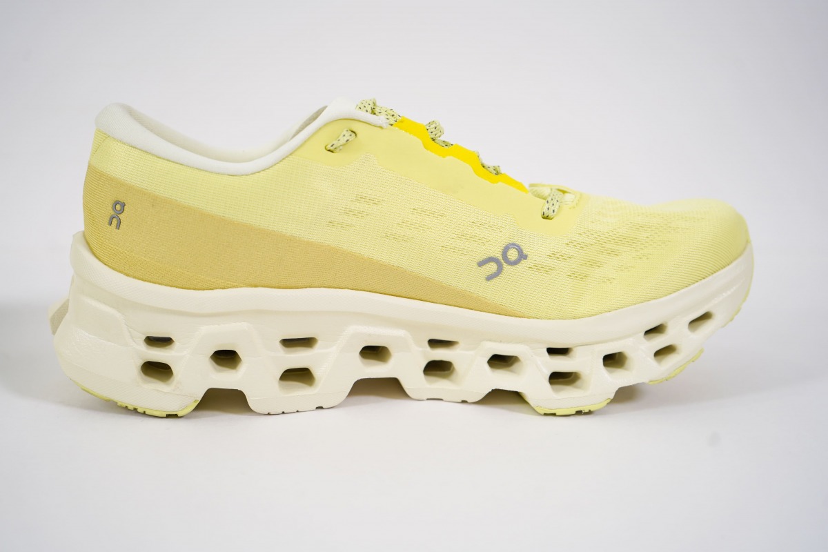 「On『クラウドモンスター 3』徹底レビュー！機能性・デザイン性を兼ね備えた、オーソドックスなデイリートレーナー」の画像