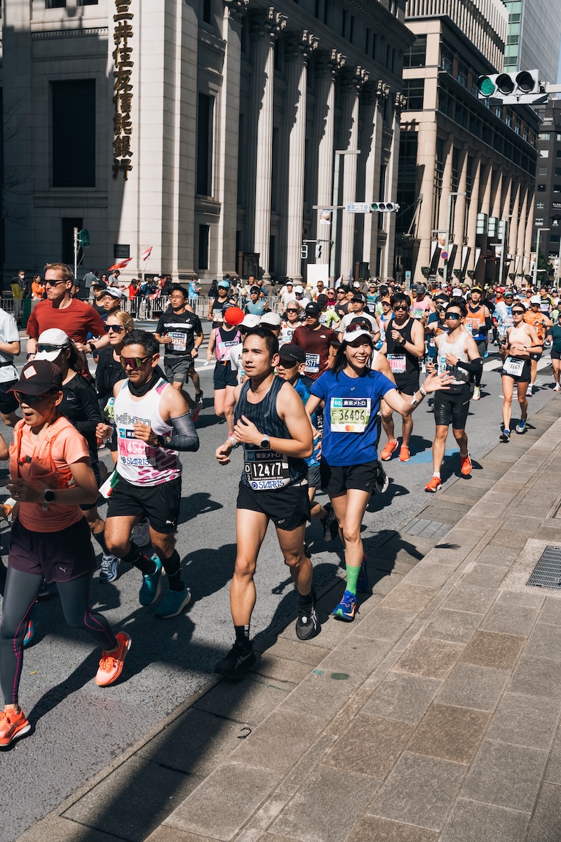 「3万9,000人のランナーが駆け抜けた「東京マラソン2026」。Runtripメンバーも走った1日を振り返る」の画像