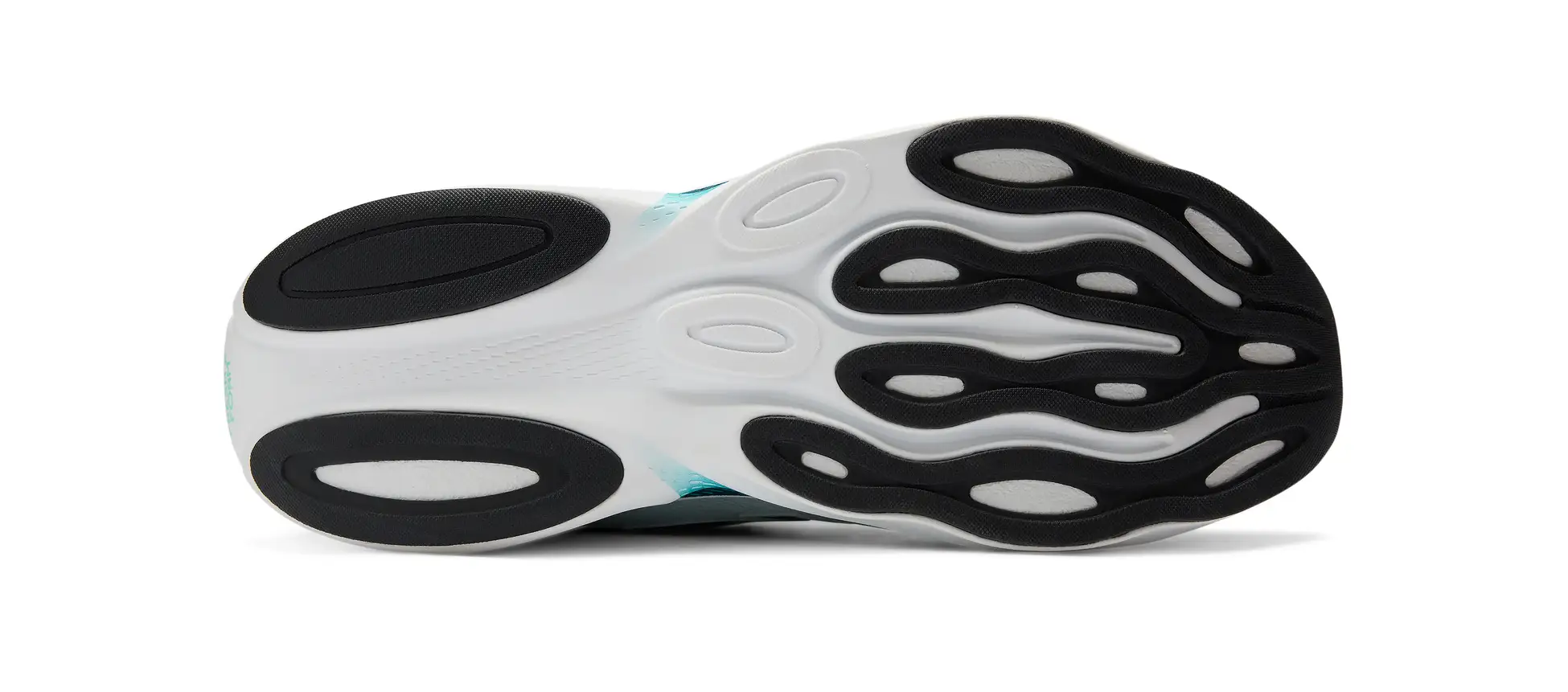 「ニューバランスから新作ランニングシューズ『エリプス』が登場。“走りに没入する本来の楽しさ”を再発見するためにデザインされた一足」の画像