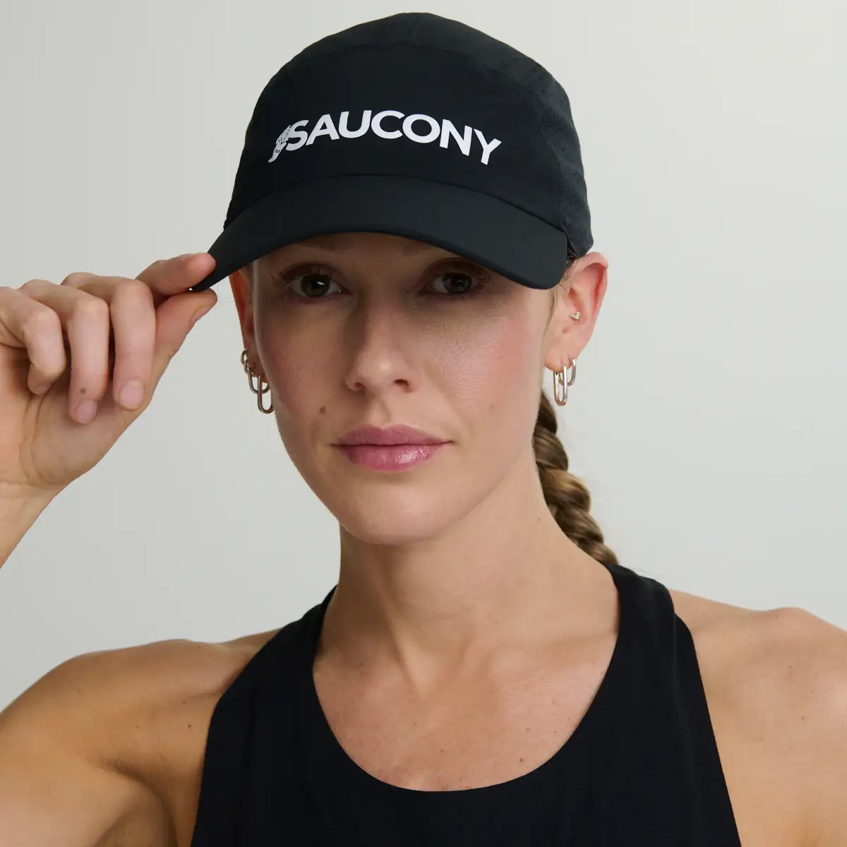 「サッカニーがアパレルラインを日本で本格展開！走る時間と都市生活をつなぐコレクション」の画像