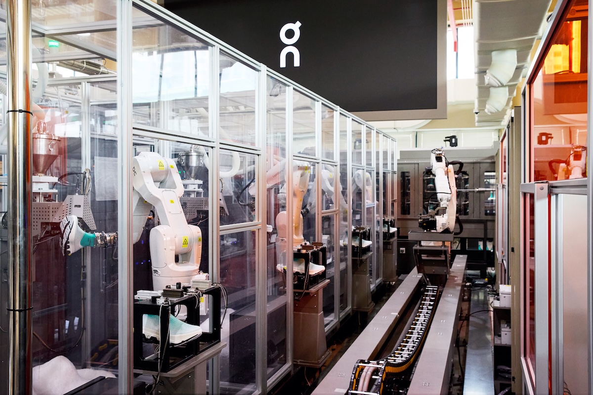 「Onベストセラー「Cloudmonster」コレクションに2つの新作が仲間入り！LightSpray™採用モデルは4月16日発売開始」の画像