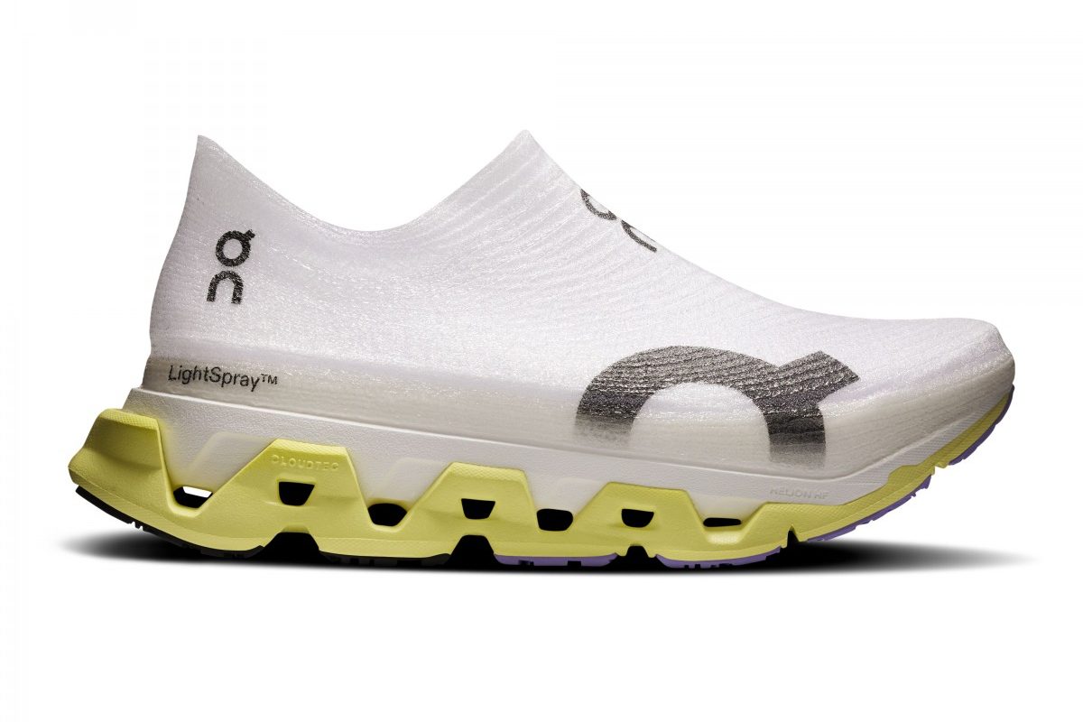 「Onベストセラー「Cloudmonster」コレクションに2つの新作が仲間入り！LightSpray™採用モデルは4月16日発売開始」の画像