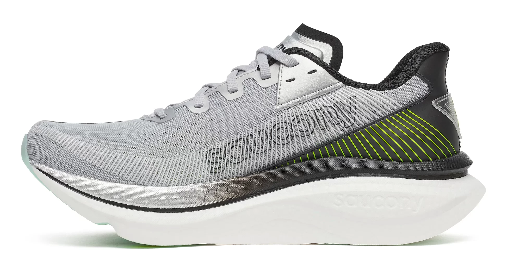 「サッカニー『エンドルフィン アズーラ』徹底レビュー！万能に使えるノンプレートのスーパートレーナー」の画像