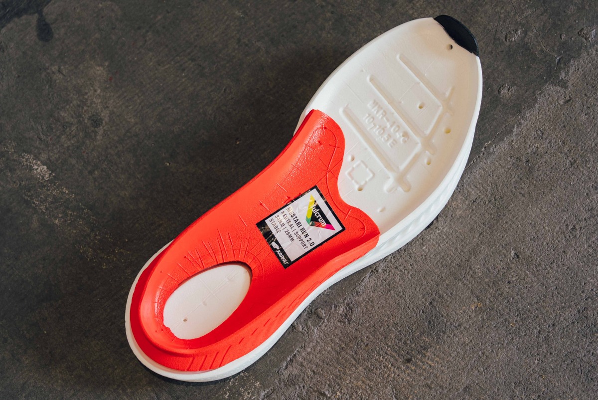 「カルフの新作「メスタリラン2.0」を徹底解説！バランスの良さが光るマックスクッションシューズ」の画像