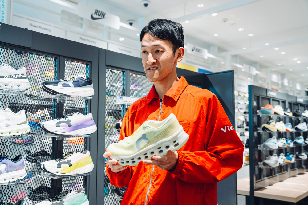 「【2026年春】スポーツショップ店員が厳選！ランニング初心者におすすめのシューズ＆アイテム5選」の画像
