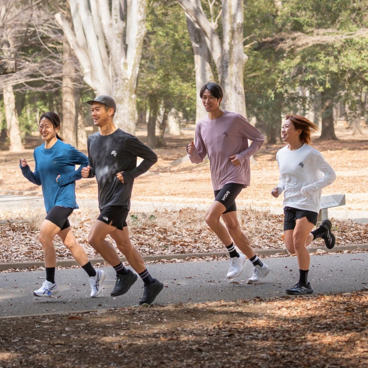 「まだまだ肌寒い春のランニングに「ちょうどいい一枚」。この季節はロングスリーブTシャツがおすすめ」の画像