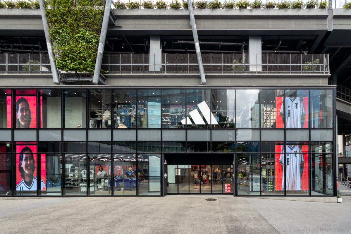 「『EVO SL WOVEN』限定カラーも！渋谷・MIYASHITA PARKのアディダス旗艦店がリニューアル」の画像