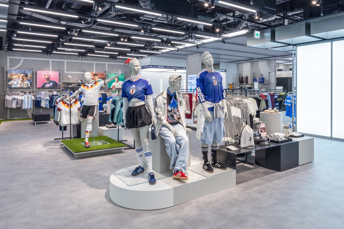 「『EVO SL WOVEN』限定カラーも！渋谷・MIYASHITA PARKのアディダス旗艦店がリニューアル」の画像