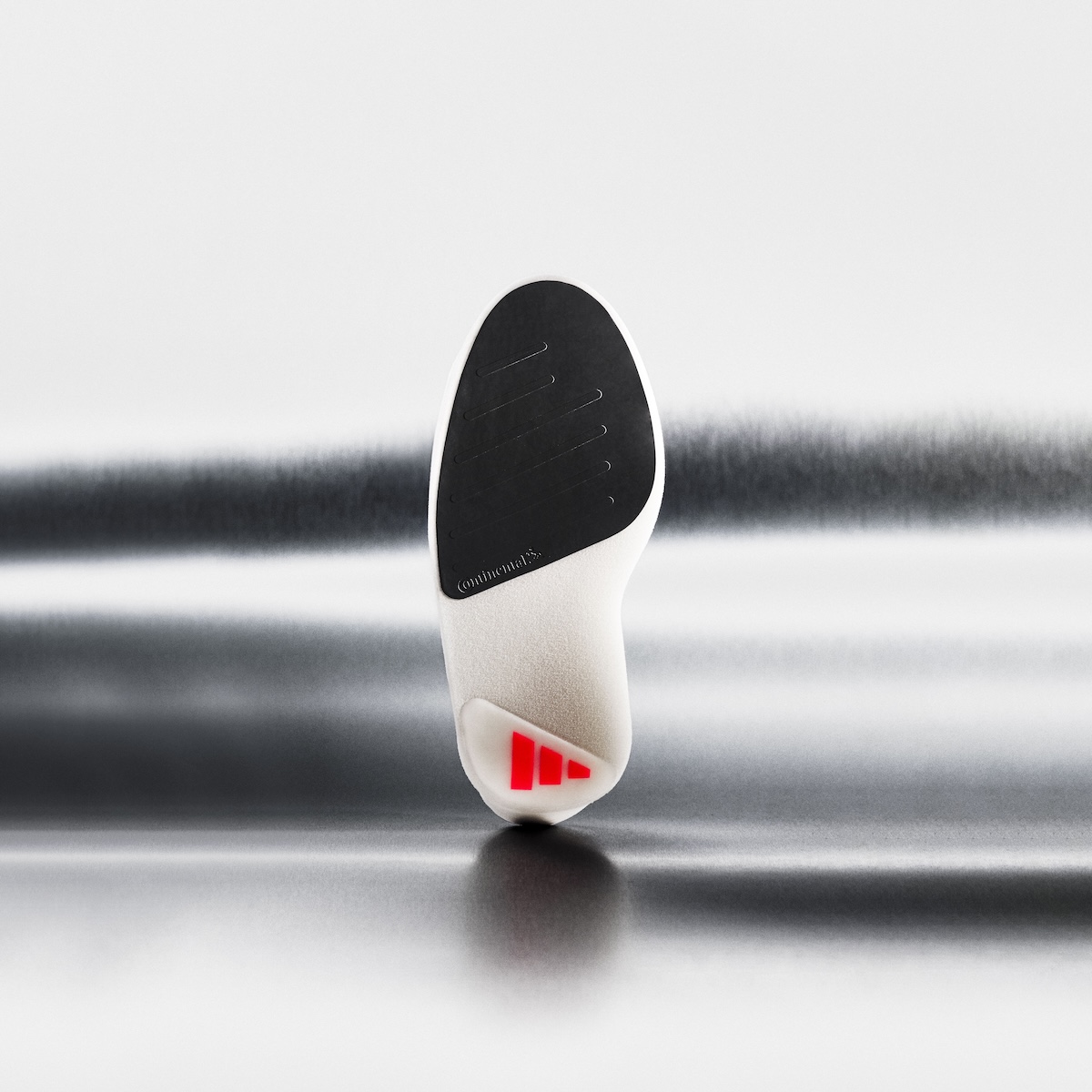 「人類初のマラソン2時間切りをサポート！アディダスが発表したスーパーシューズ『ADIZERO ADIOS PRO EVO 3』」の画像