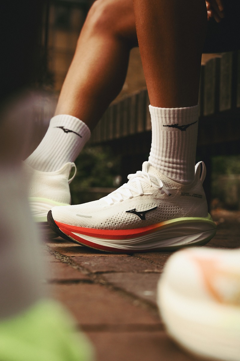 「新設計で“脚を残す”新作シューズ。サブ4ランナーがどこでも使える『MIZUNO NEO VISTA 3』登場」の画像