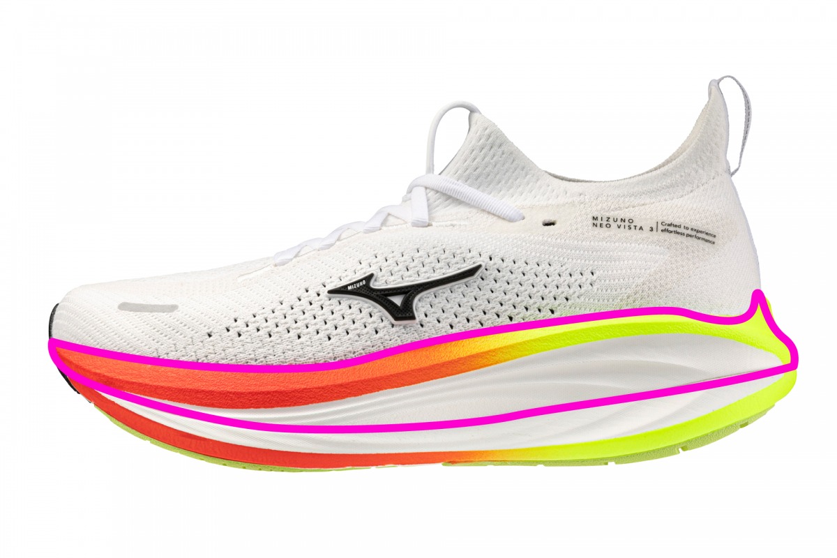 「新設計で“脚を残す”新作シューズ。サブ4ランナーがどこでも使える『MIZUNO NEO VISTA 3』登場」の画像