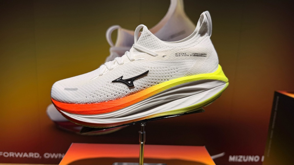 「新設計で“脚を残す”新作シューズ。サブ4ランナーがどこでも使える『MIZUNO NEO VISTA 3』登場」の画像