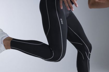 「【女性ランナー向け】2XUの高機能ウェア4選｜トレーニングからリカバリーまで活用できるTシャツ＆タイツ」の画像