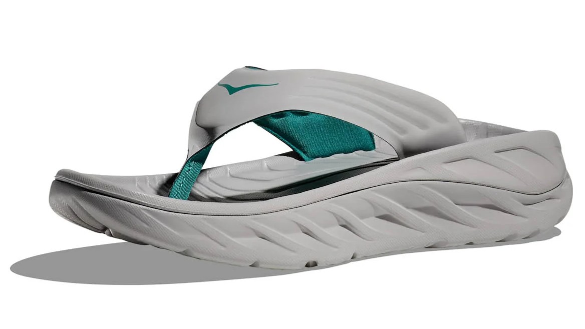 「【リカバリーサンダル】ナイキ、HOKA、BMZ……ランニング後の足をいたわるサンダル3選」の画像