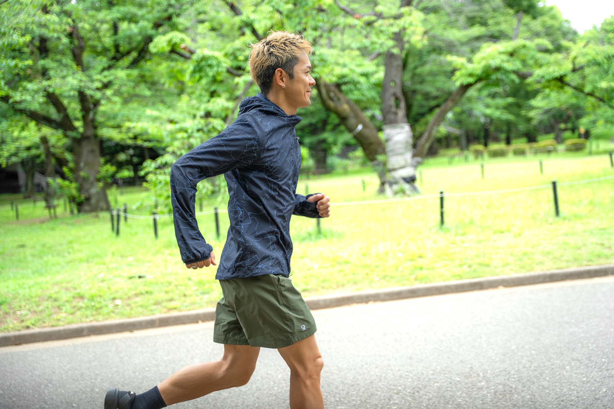 「軽量・撥水・ポケッタブル。ユーザーの声から誕生！Runtripがランナー目線で作った本気のライトジャケット」の画像