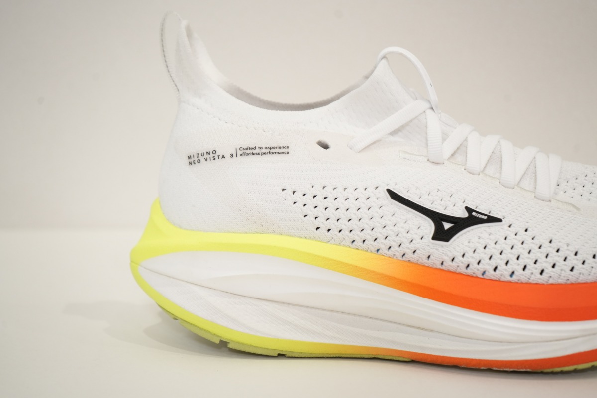 「ミズノ『MIZUNO NEO VISTA 3』徹底レビュー!シューズアドバイザーは「概念を覆す一足」と評価」の画像