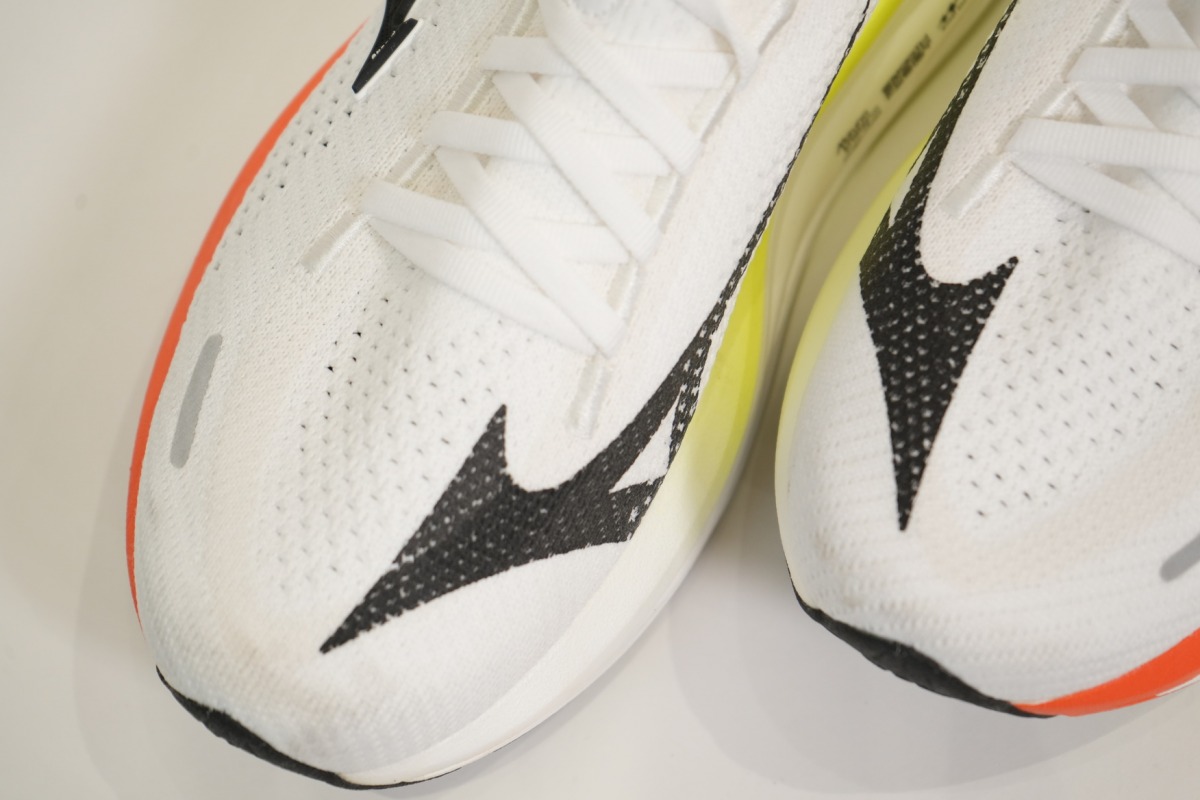 「ミズノ『MIZUNO NEO VISTA 3』徹底レビュー!シューズアドバイザーは「概念を覆す一足」と評価」の画像