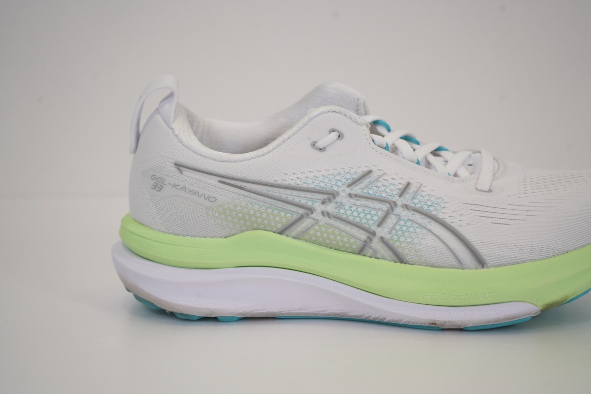 「アシックス『GEL-KAYANO 33』登場！“止めるから導く”へ進化した安定性を徹底解説」の画像