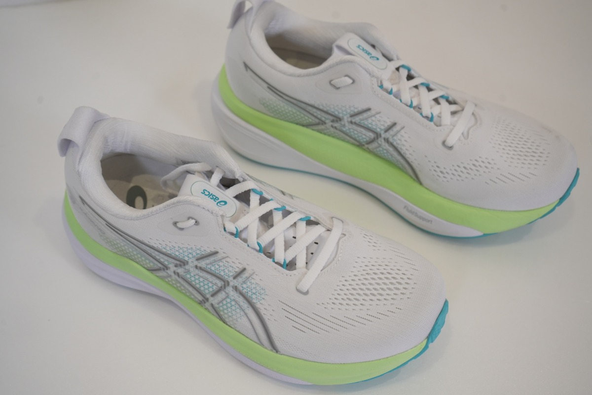 「アシックス『GEL-KAYANO 33』登場！“止めるから導く”へ進化した安定性を徹底解説」の画像