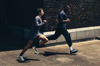 「アディダス『ADIZERO Dropset Pro』登場。ランニングと室内ワークアウトの両立を追求したハイブリッドトレーニングシューズ」の画像