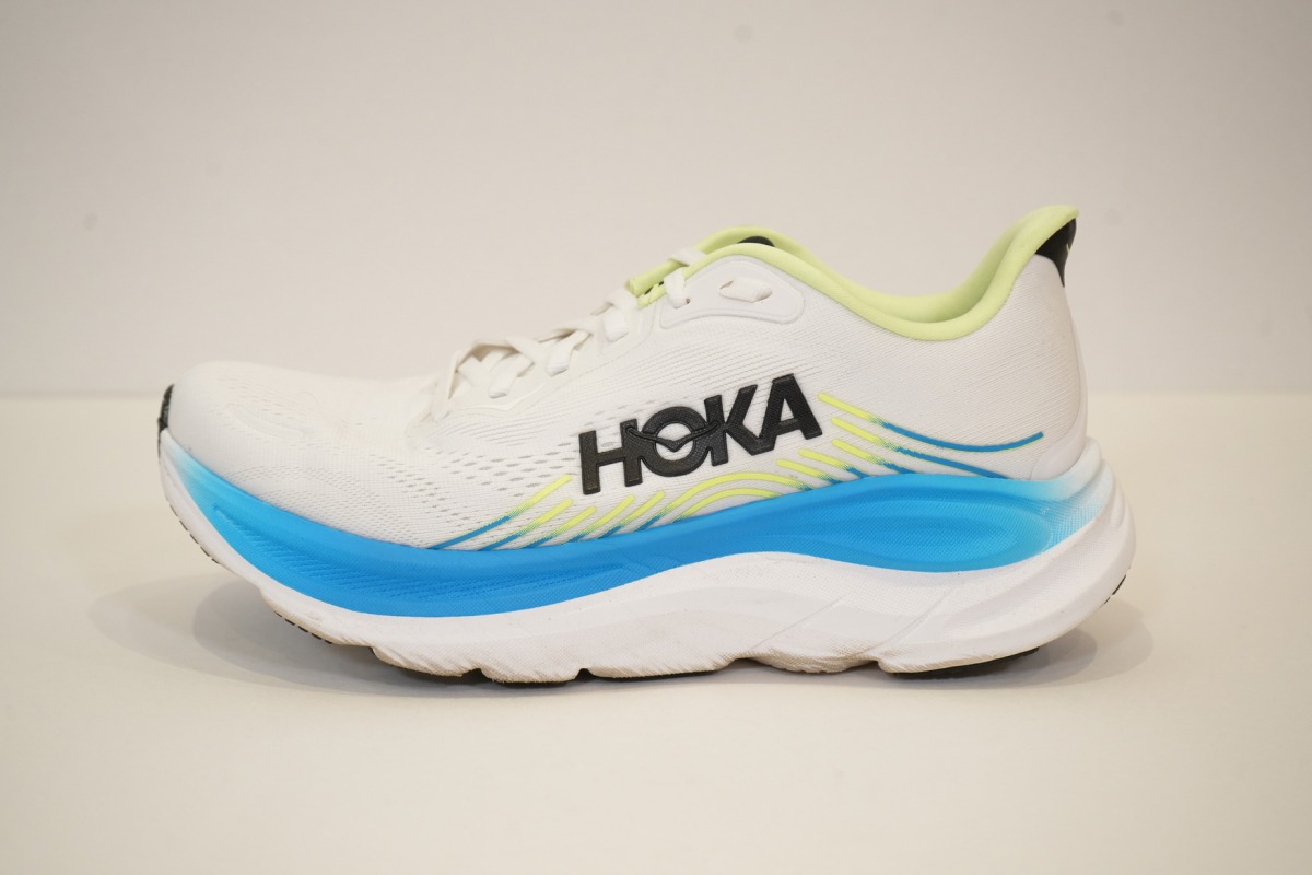 「HOKAの代名詞的シューズが進化した!『CLIFTON 11』に“原点回帰した”とシューズアドバイザーが評価」の画像