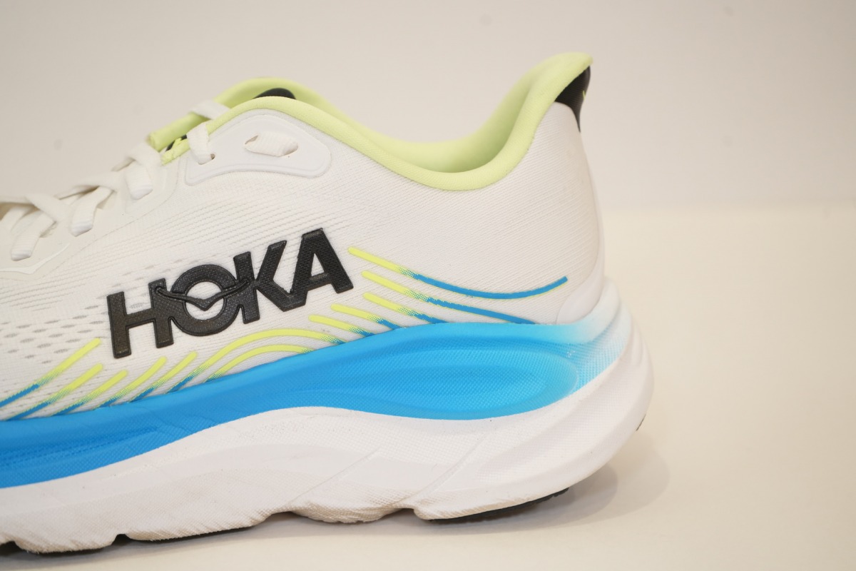 「HOKAの代名詞的シューズが進化した!『CLIFTON 11』に“原点回帰した”とシューズアドバイザーが評価」の画像