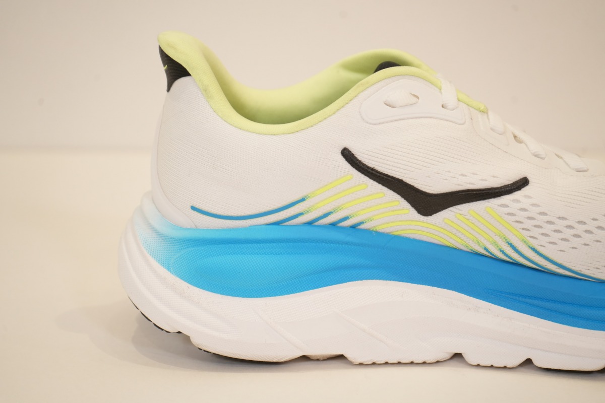 「HOKAの代名詞的シューズが進化した!『CLIFTON 11』に“原点回帰した”とシューズアドバイザーが評価」の画像