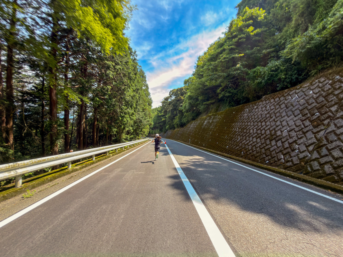 「真夏の箱根に1,400人!『CLIFTON PRO』で激坂に挑んだ「HOKA LIMIT BREAK HAKONE」レポート」の画像
