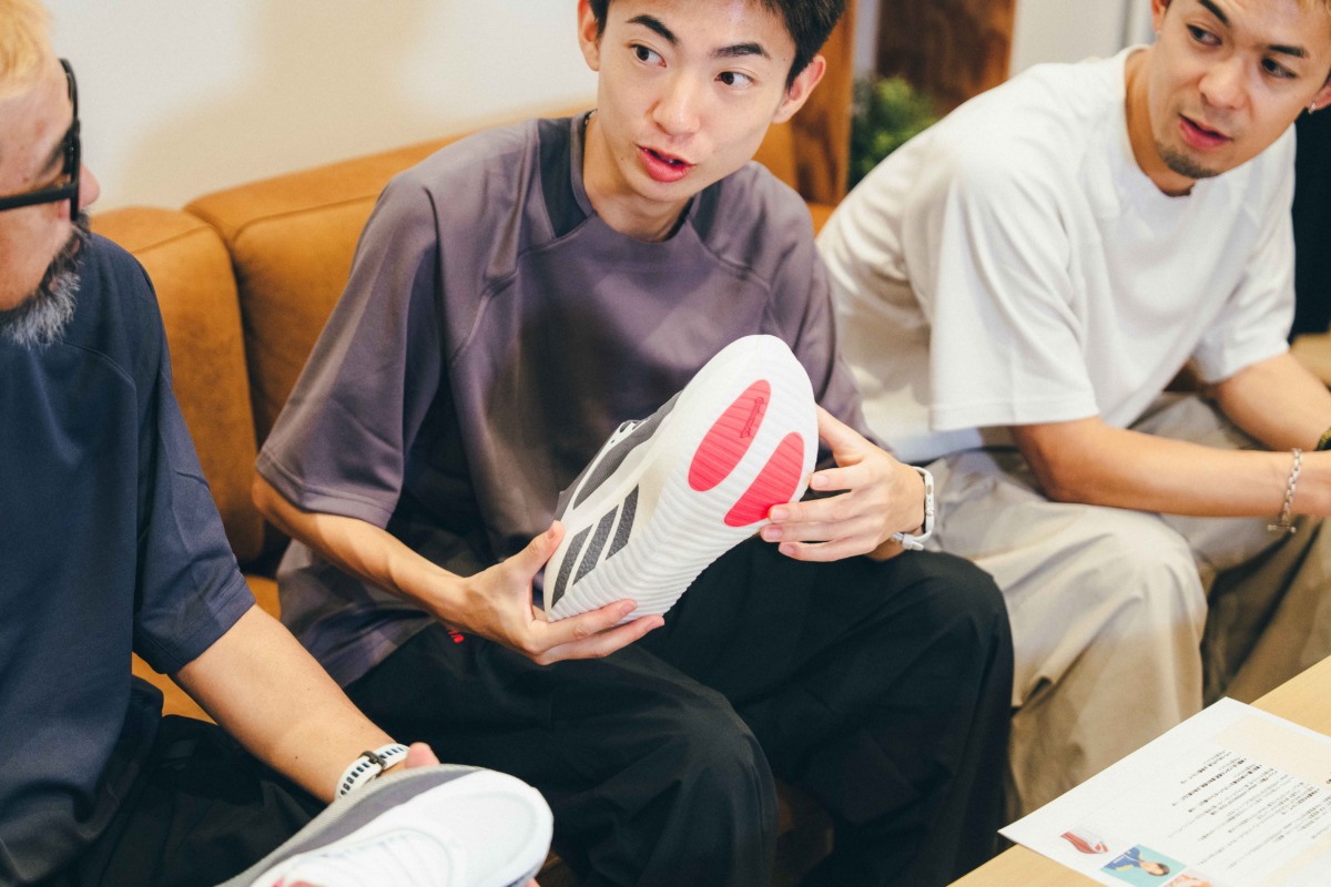 「『HYPERBOOST EDGE』は“跳ねる”じゃなく“ポムポム”?平林清澄選手が語るアディダス新感覚シューズのすべて」の画像