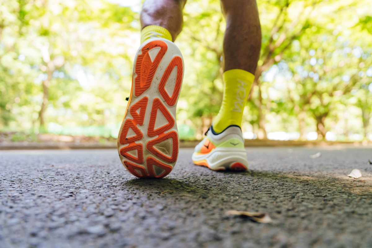 「HOKA新作『CLIFTON PRO』はシューズアドバイザーも太鼓判の走り心地」の画像