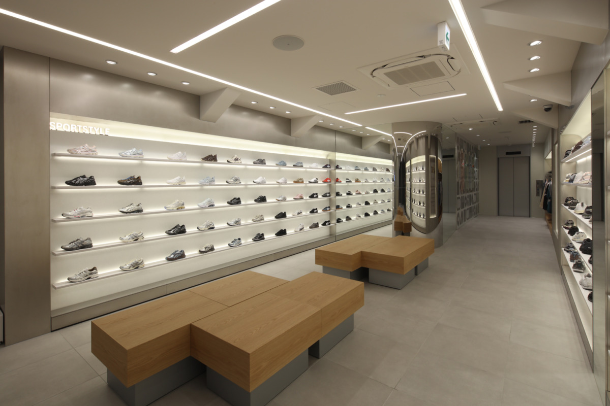 「アシックス国内2店舗目の旗艦店『ASICS FLAGSHIP SHINJUKU』が7月31日オープン！」の画像